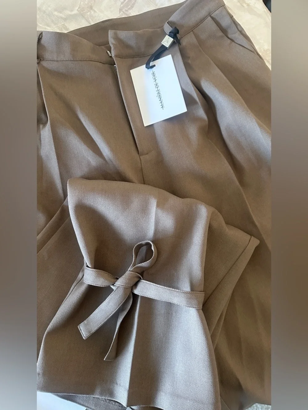 Maniere De Voir Suzanne tailored trouser with belt and ankle ties size 10 NWT - Picture 10 of 11